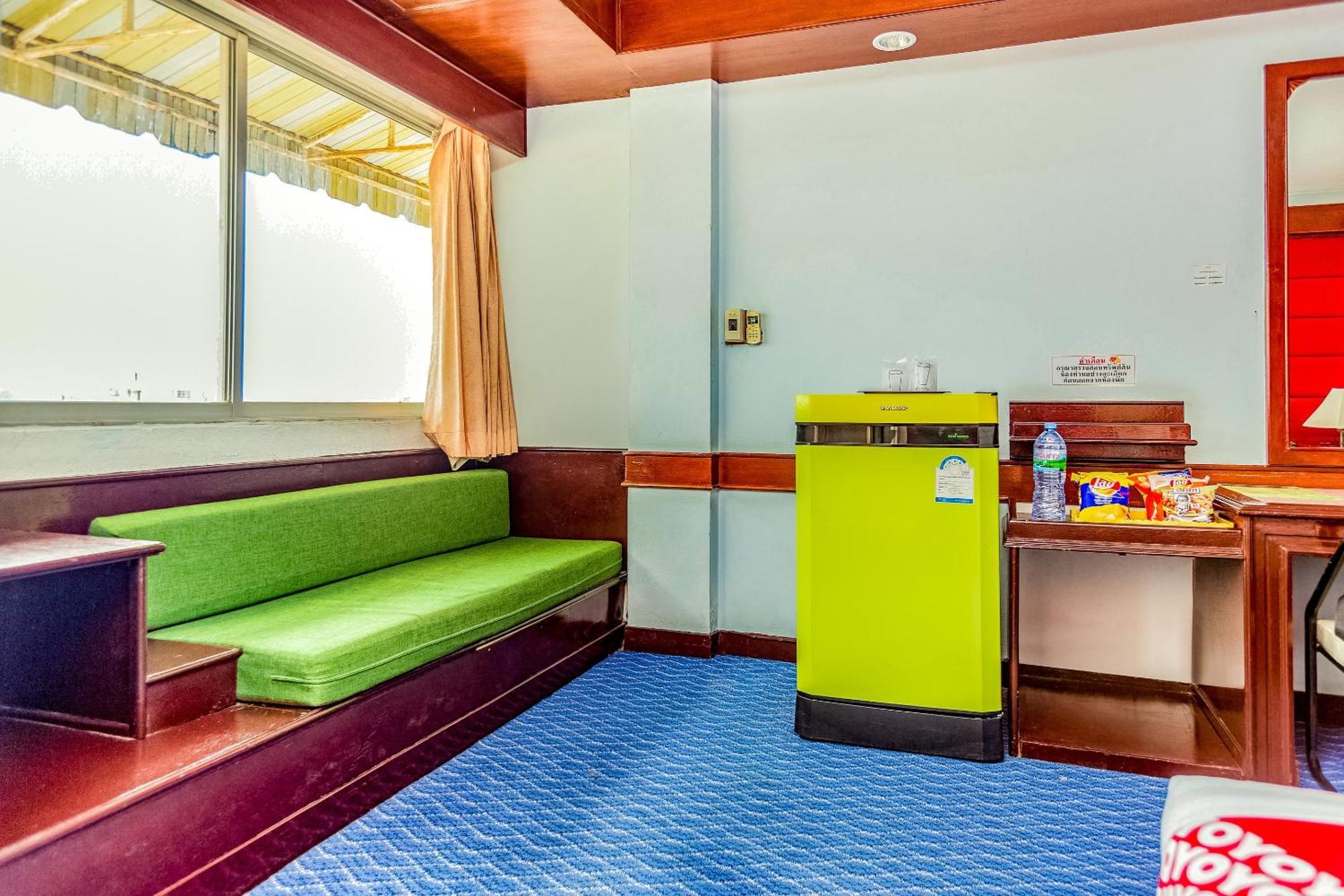 Oyo 441 Grand Thara Hotel Surat Thani Ngoại thất bức ảnh