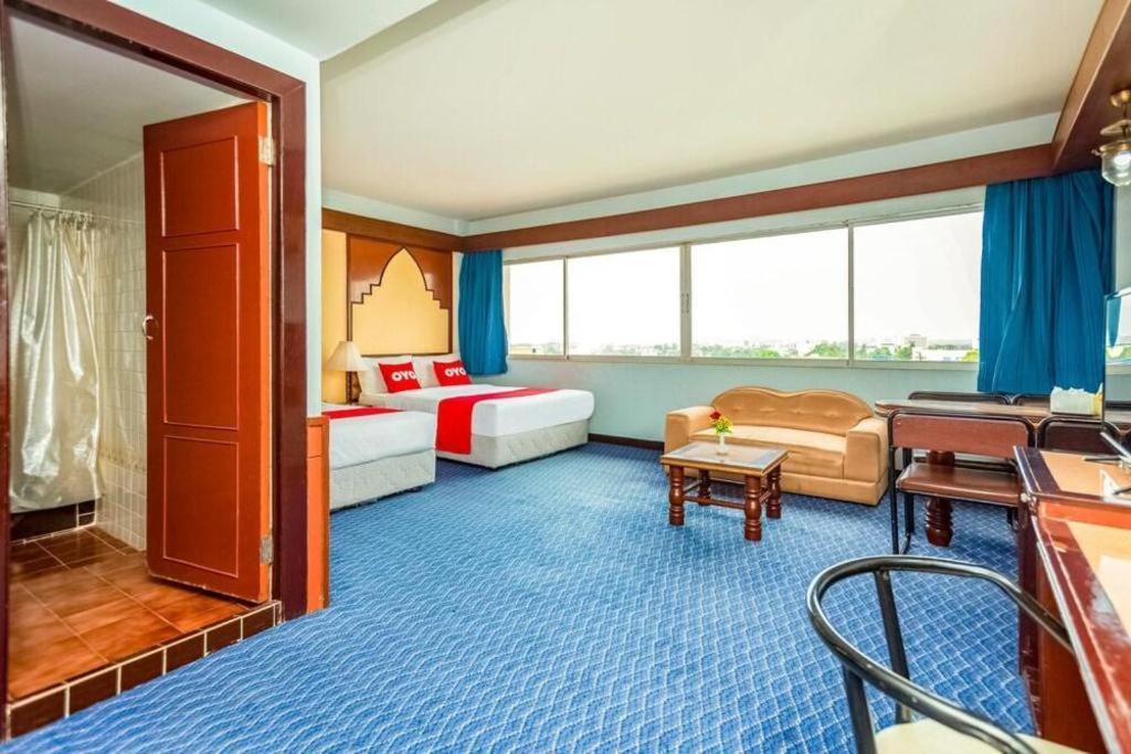 Oyo 441 Grand Thara Hotel Surat Thani Ngoại thất bức ảnh