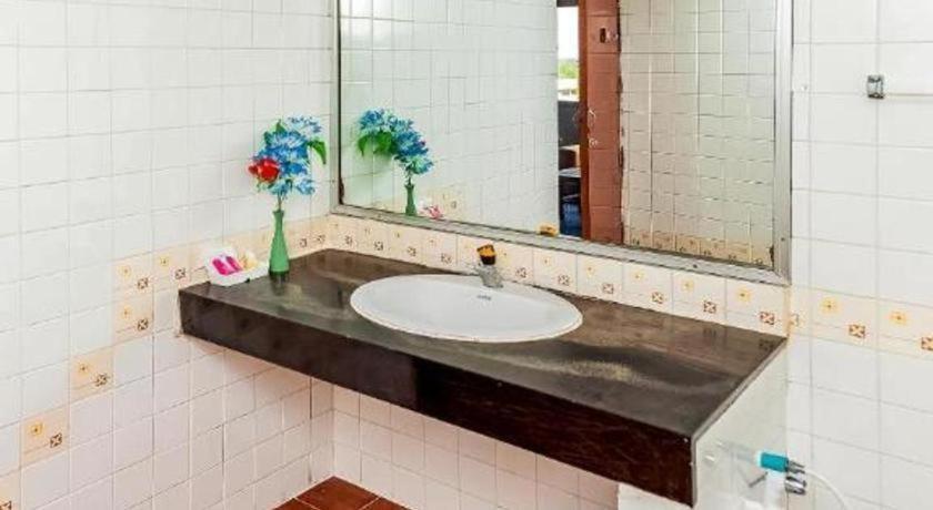 Oyo 441 Grand Thara Hotel Surat Thani Ngoại thất bức ảnh