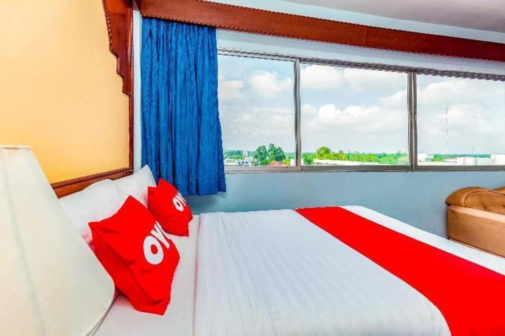 Oyo 441 Grand Thara Hotel Surat Thani Ngoại thất bức ảnh