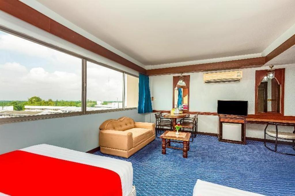 Oyo 441 Grand Thara Hotel Surat Thani Ngoại thất bức ảnh