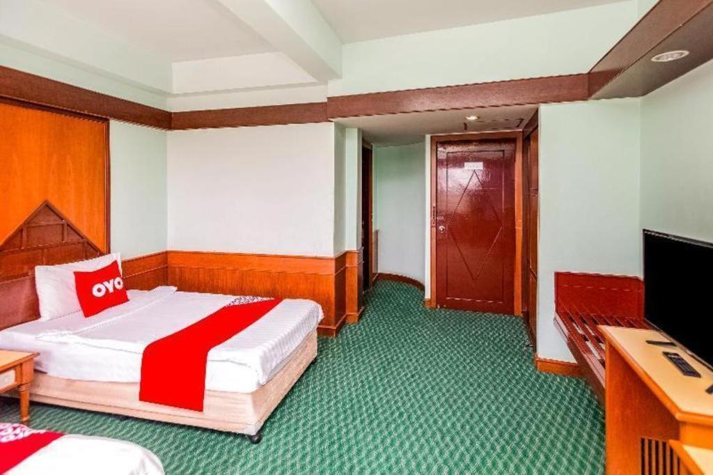 Oyo 441 Grand Thara Hotel Surat Thani Ngoại thất bức ảnh