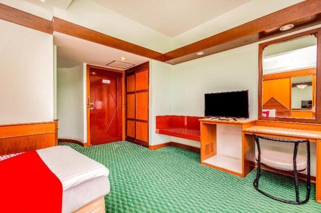 Oyo 441 Grand Thara Hotel Surat Thani Ngoại thất bức ảnh