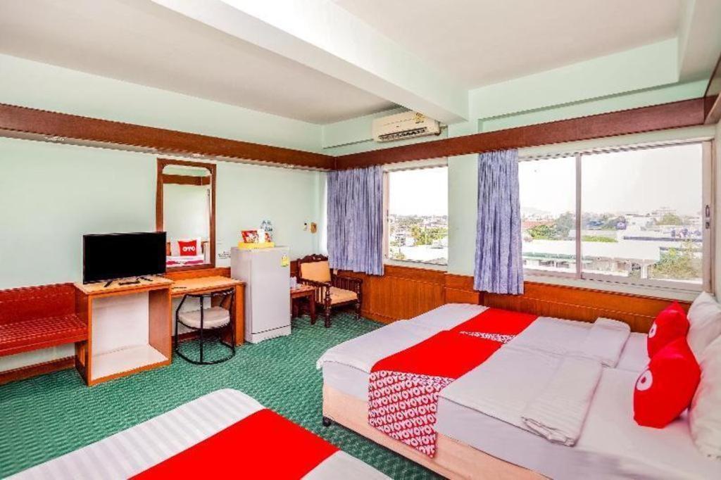 Oyo 441 Grand Thara Hotel Surat Thani Ngoại thất bức ảnh