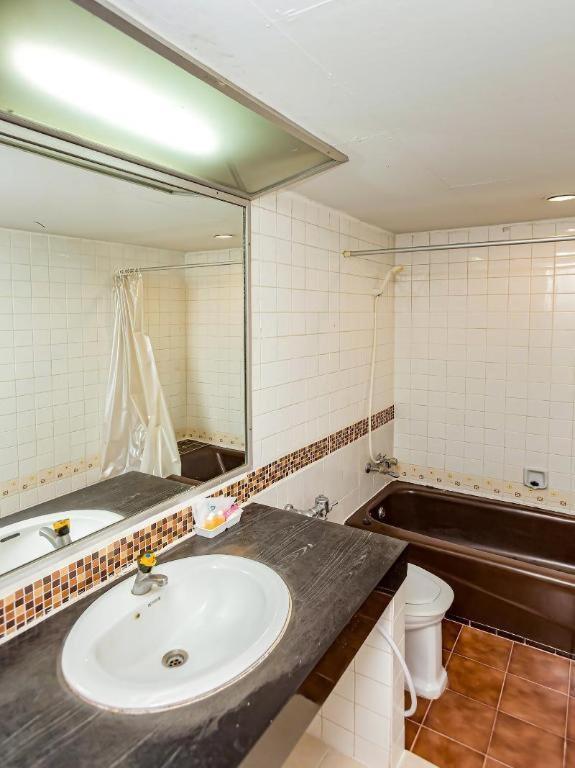 Oyo 441 Grand Thara Hotel Surat Thani Ngoại thất bức ảnh