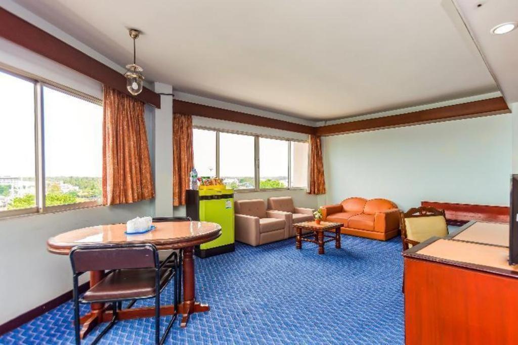 Oyo 441 Grand Thara Hotel Surat Thani Ngoại thất bức ảnh