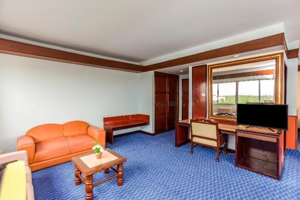 Oyo 441 Grand Thara Hotel Surat Thani Ngoại thất bức ảnh
