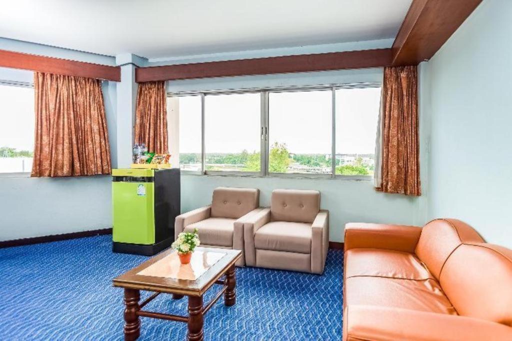 Oyo 441 Grand Thara Hotel Surat Thani Ngoại thất bức ảnh