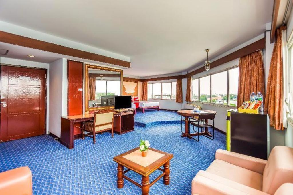 Oyo 441 Grand Thara Hotel Surat Thani Ngoại thất bức ảnh