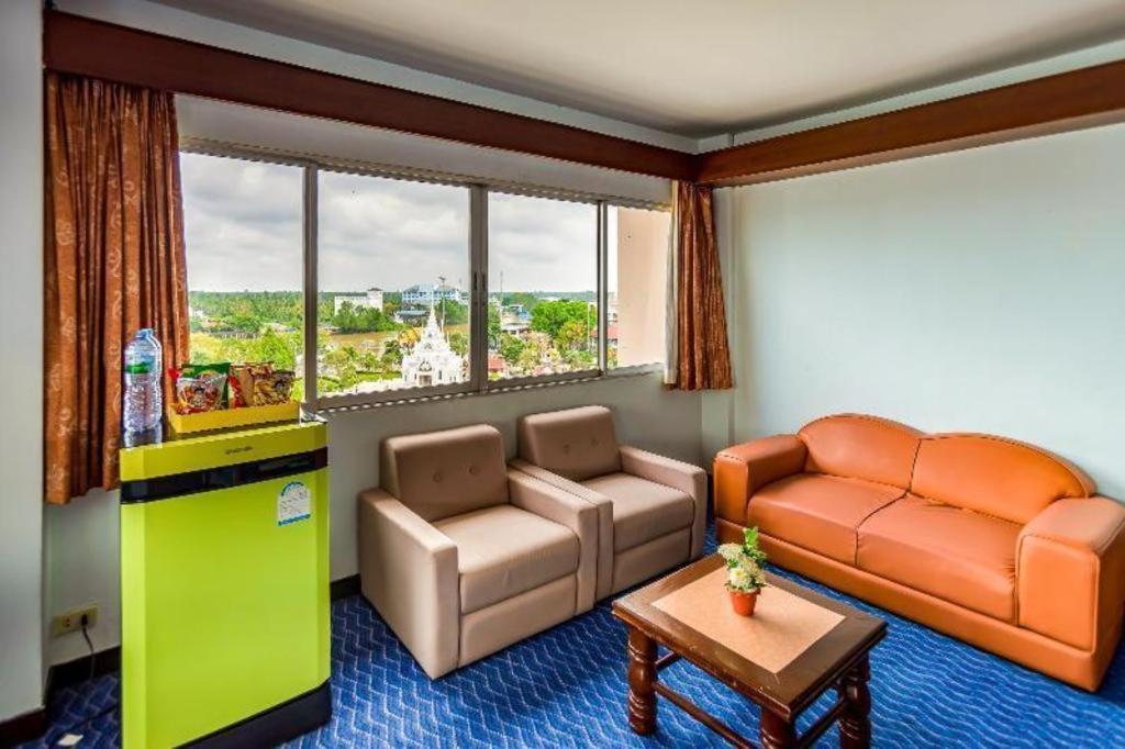 Oyo 441 Grand Thara Hotel Surat Thani Ngoại thất bức ảnh