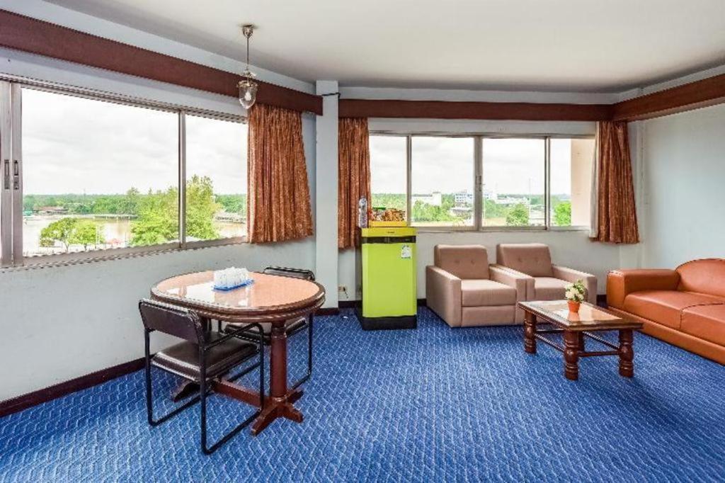 Oyo 441 Grand Thara Hotel Surat Thani Ngoại thất bức ảnh