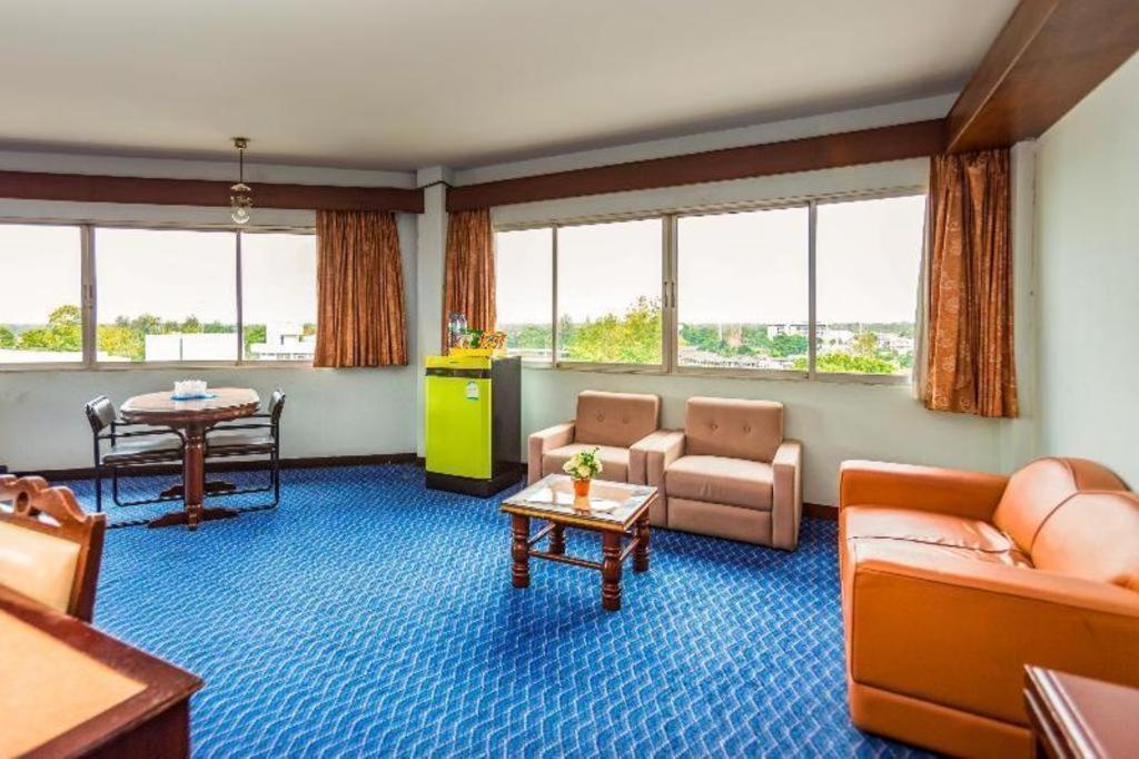 Oyo 441 Grand Thara Hotel Surat Thani Ngoại thất bức ảnh