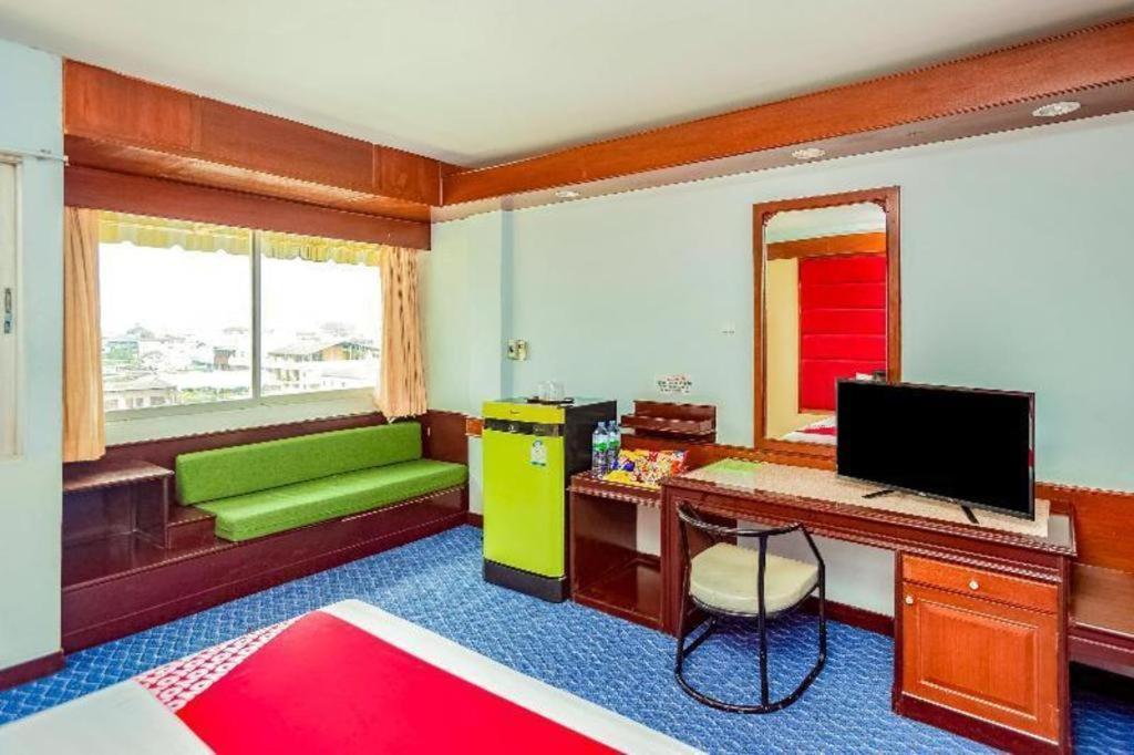Oyo 441 Grand Thara Hotel Surat Thani Ngoại thất bức ảnh