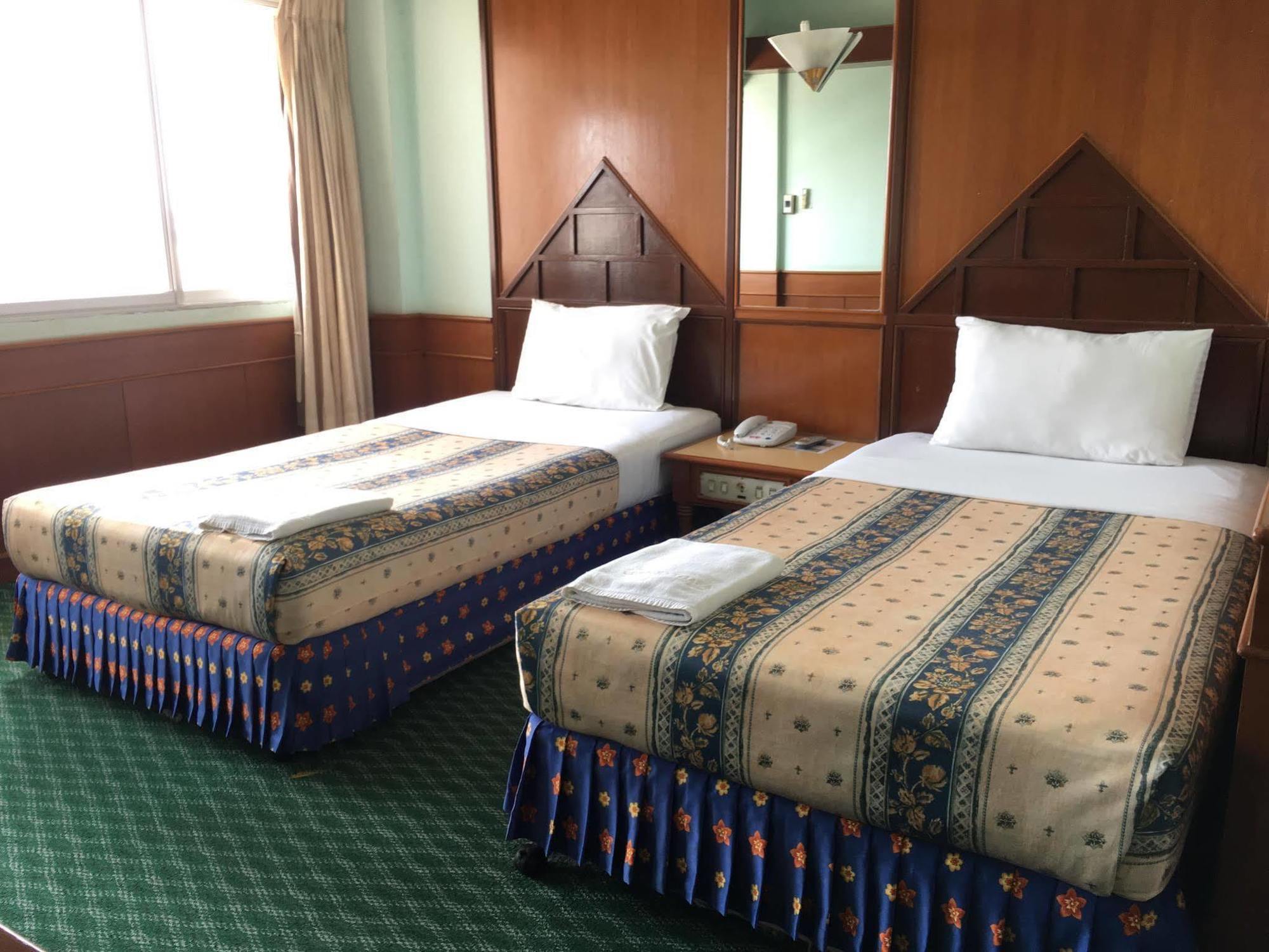 Oyo 441 Grand Thara Hotel Surat Thani Ngoại thất bức ảnh